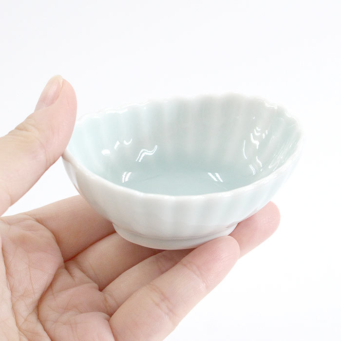 鍋島虎仙窯 鍋島青磁 豆鉢 8.5cm【 菊 / 菊楕円 】 [ 食洗器/電子