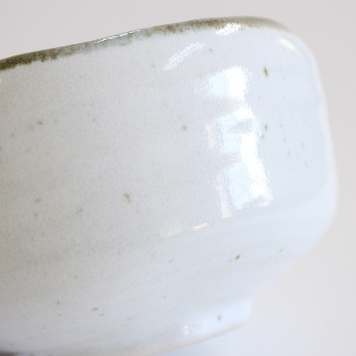 究極の美◼️蔵から吸い込まれる様な美しい白い抹茶茶碗が出てきました。茶道具、花道具 究極の美◼️蔵から出てきたかなり美しい雰囲気の漂う渦を