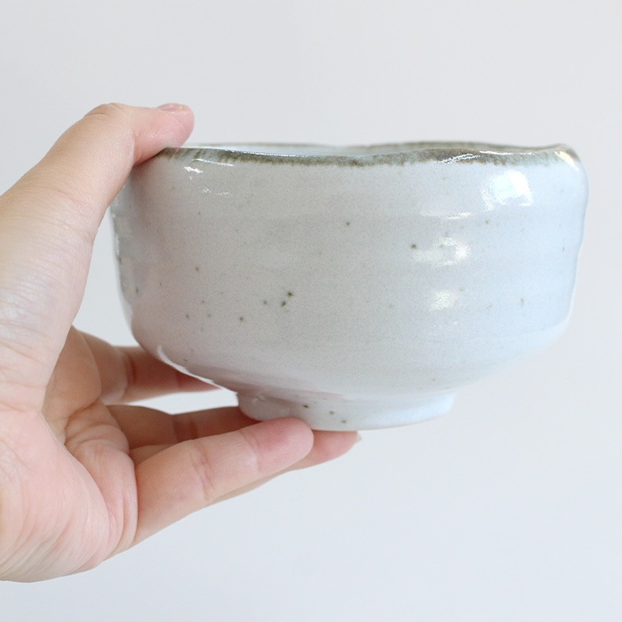 茶道具 抹茶茶碗 美濃焼 花型 渕さび白