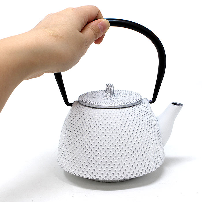 南部鉄器 カラー急須（ホワイト） 内部ホーロ加工 茶こし付 0.4L