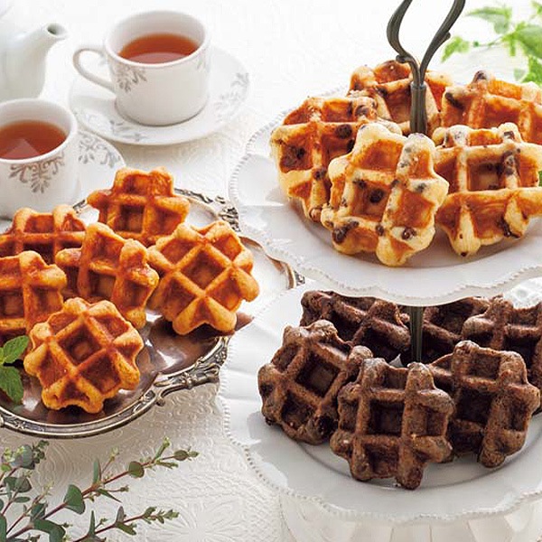【送料込・お歳暮】イーペルの猫祭り ベルギーミニワッフル（メープル・チョコレート・チョコチップ×各6）