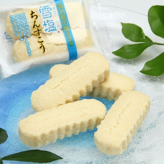 【日本各地のお土産】（送料はまとめ買いがお得！）沖縄　雪塩ちんすこう(箱小) 24個(2本×12)