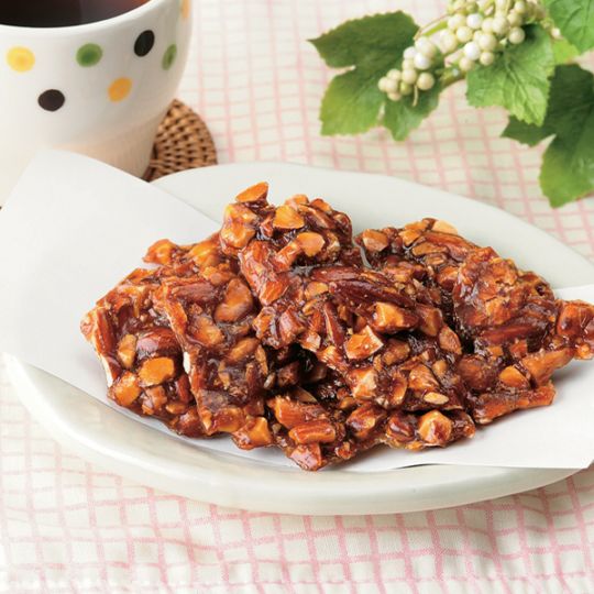 【日本各地のお土産】（送料はまとめ買いがお得！）沖縄　黒糖アーモンド（90g）