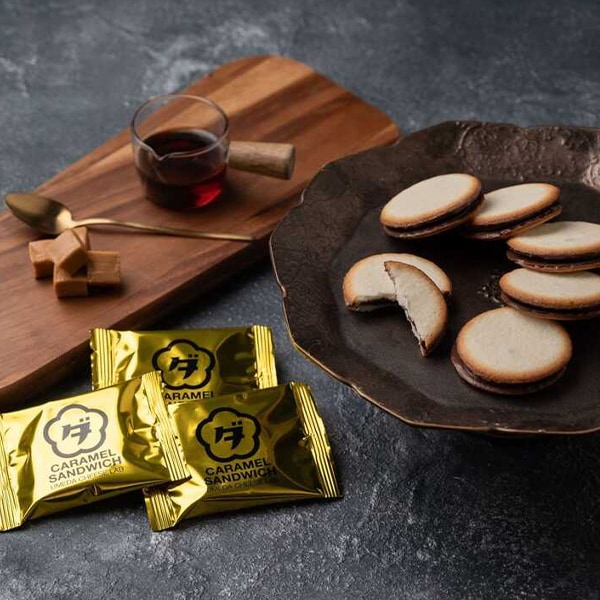 【日本各地のお土産】（送料はまとめ買いがお得！）大阪 「ウメダチーズラボ」 キャラメルサンドウィッチ（6枚入）