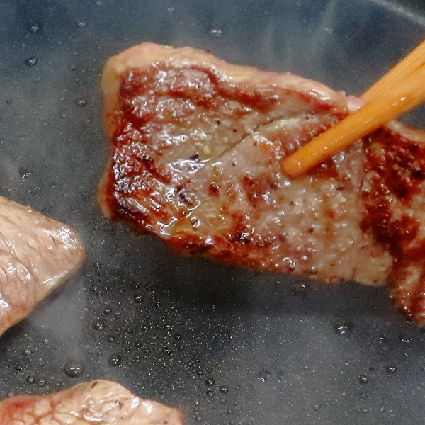 阪急交通社のツアーで好評価獲得中の「牛づくし御膳」の山形牛をご家庭で！選べる３商品(①しゃぶしゃぶ用 ②陶板焼き(焼肉)用 ③ミニステーキ丼用　各300g)