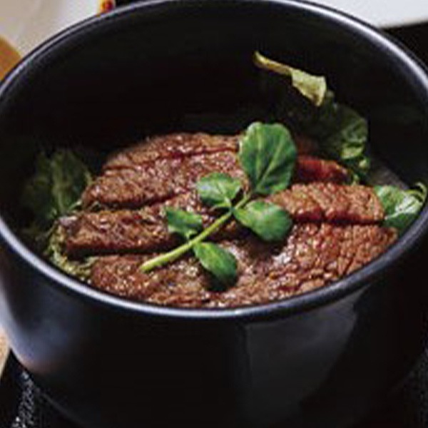 阪急交通社のツアーで好評価獲得中の「牛づくし御膳」の山形牛をご家庭で！選べる３商品(①しゃぶしゃぶ用 ②陶板焼き(焼肉)用 ③ミニステーキ丼用　各300g)