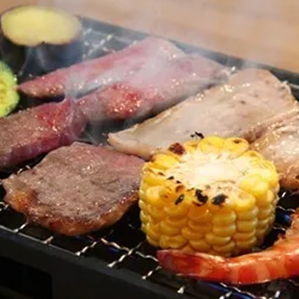 長崎県　五島牛焼肉セット700g（肩ロース350g・バラ350g）　「希少な」五島牛！　恵まれた自然環境の中で育てられた高級黒毛和牛