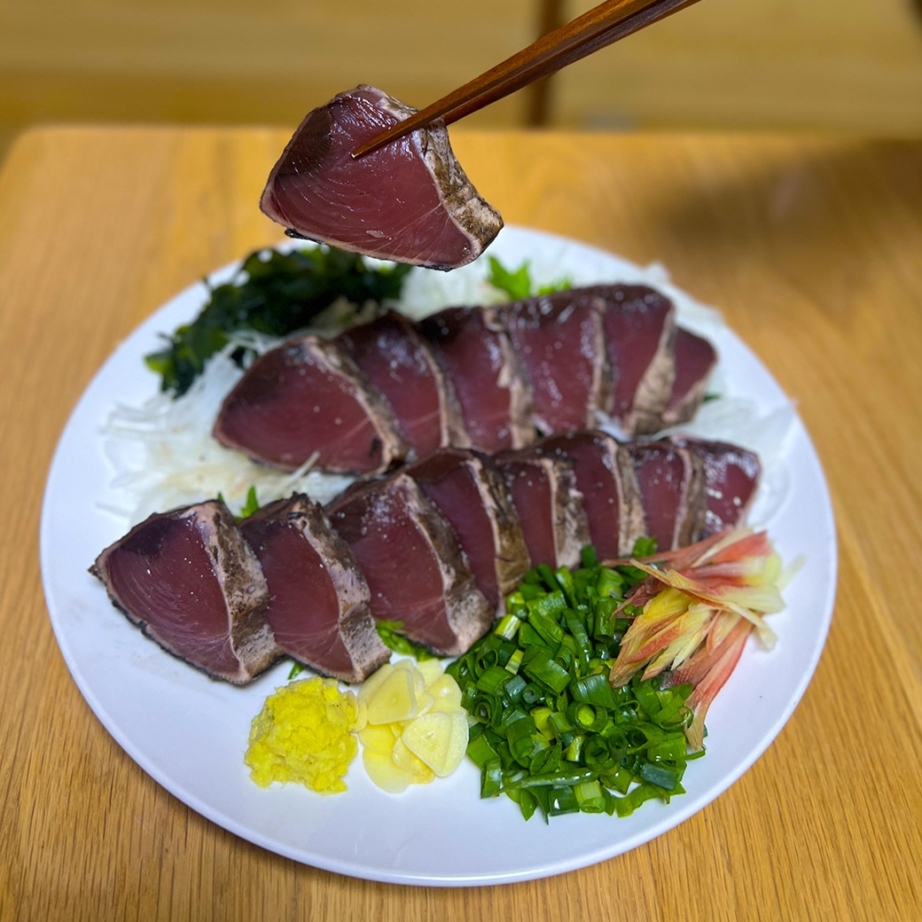 【送料込】新鮮！藁焼き感がたまらない「土佐のわら焼き“生”鰹たたき」2節セット