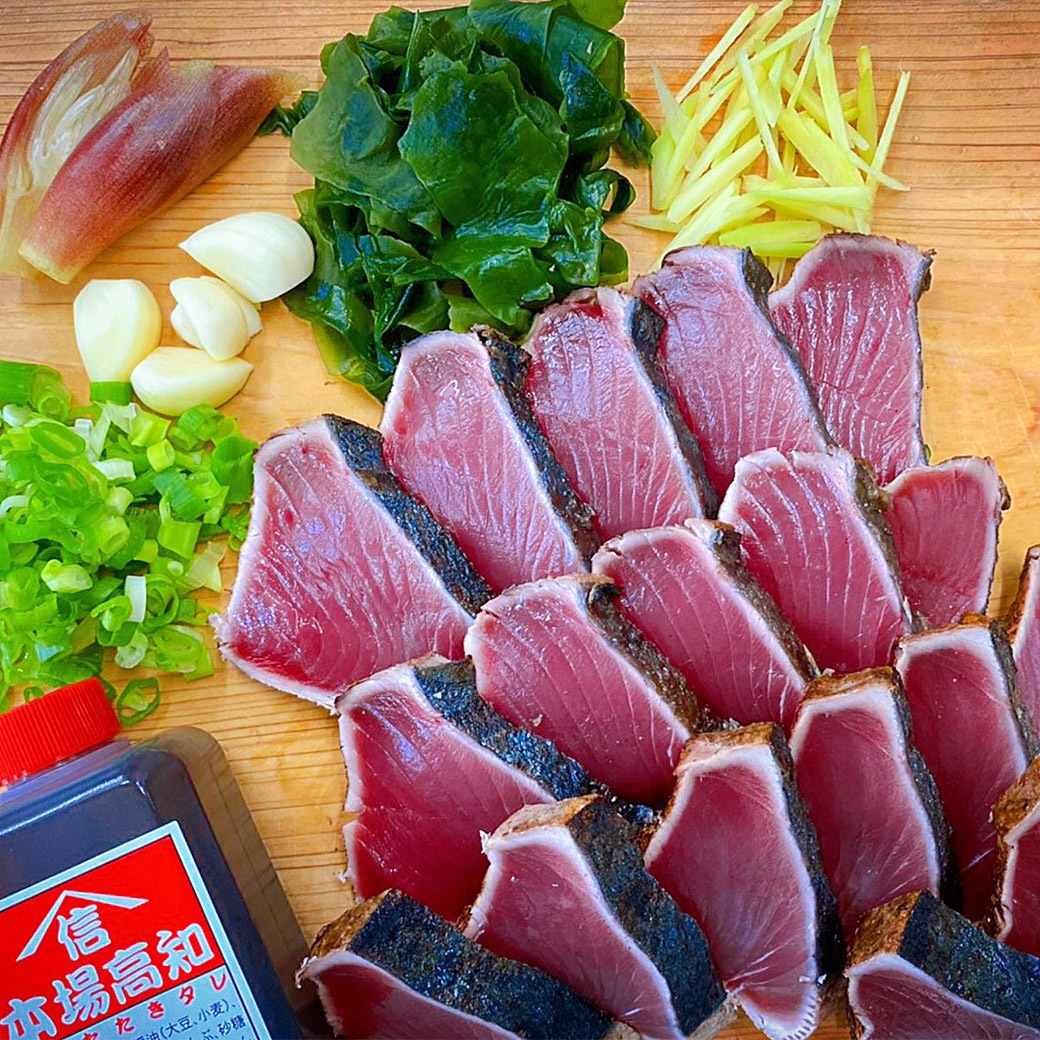 【送料込】新鮮！藁焼き感がたまらない「土佐のわら焼き“生”鰹たたき」2節セット