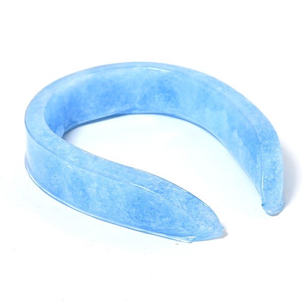 【送料込】先着100個限定　着用しても目立ちにくい　衿型ネッククーラー