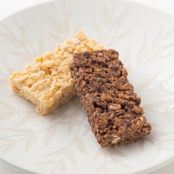 【日本各地のお土産】（送料はまとめ買いがお得！）静岡　富士山チョコレートクランチ 12個入（ミルクチョコクランチ6個、ホワイトチョコクランチ6個／84g）