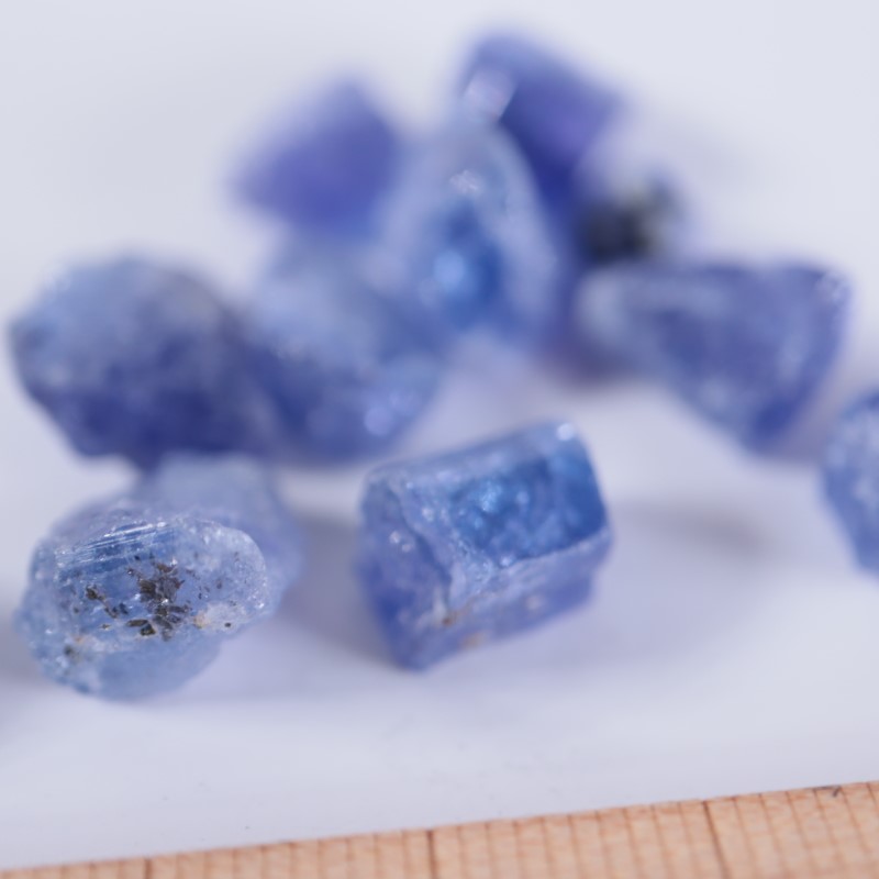 ほたみね鉱物缶（タンザナイト入り） | 鉱物標本,タ行,タンザナイト