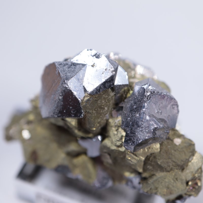 ブルガリア産チャルコパイライト共生カテドラル水晶特大5.3kg