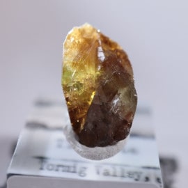 スフェーン チタナイト くさび石 チタン石 パキスタン 原石 鉱物標本