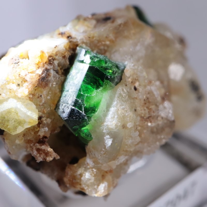 大きなドラバイト ★ ベトナム産 鉱物 トルマリン 原石 宝石 天然石 大きなドラバイト ☆ ベトナム産 鉱物 トルマリン 原石 宝石