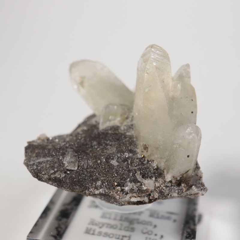 サービス品② カルサイト キャビネットサイズ 鉱物 標本 原石 カルパチア石 111(蛍光/キャビネット) カリフォルニア州 - 鉱物