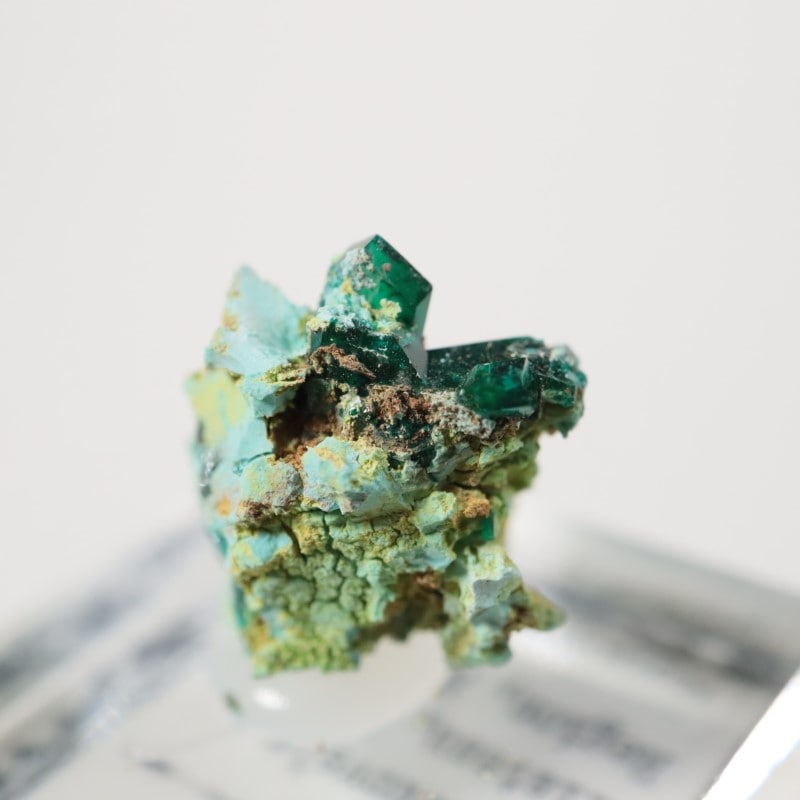 265 宝石質 ダイオプテーズ カルサイト 翠銅鉱 ツメブ産 翠銅鉱（ダイオプテーズ、Dioptase) ｜石の販売専門店【vec