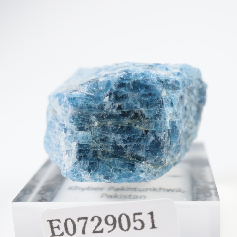 特大ブルーベリル結晶標本c 特大ブルーベリル結晶標本c 特大ブルーベリル結晶標本b｜美術品