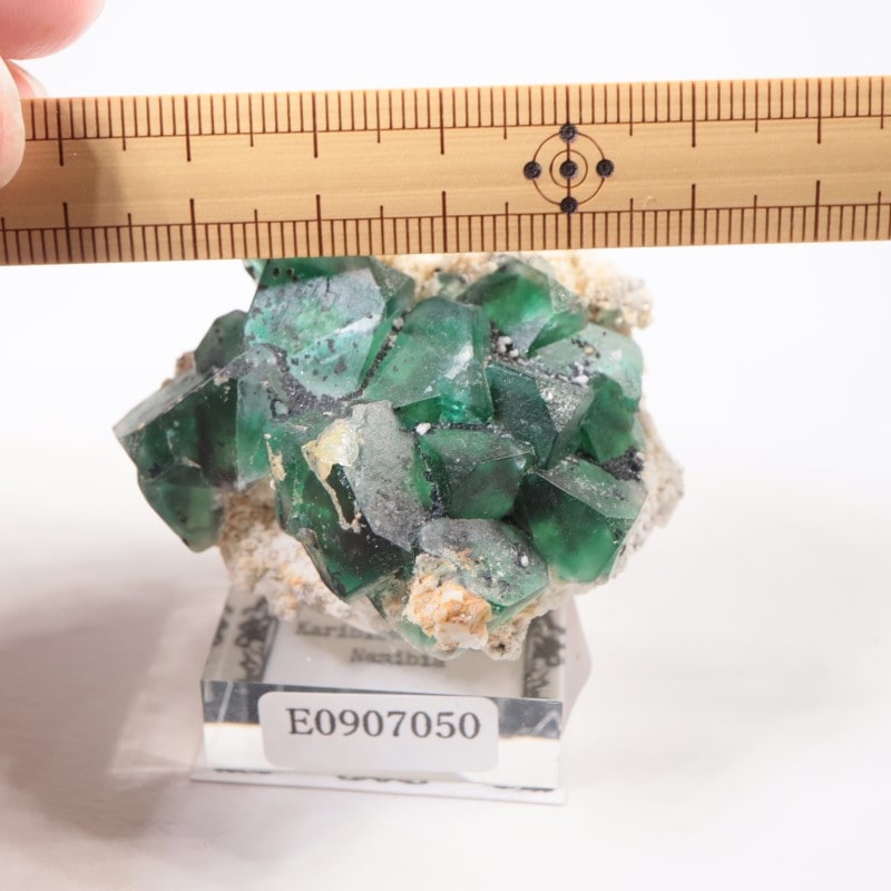 【超自然的色彩】キューブフローライト　エロンゴ　ナミビア ナミビア エロンゴ フローライト AB677 天然石 原石 鉱物標本