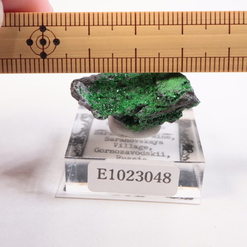 ロシア産 ウバロバイトガーネット | 鉱物標本,カ行,ガーネットグループ