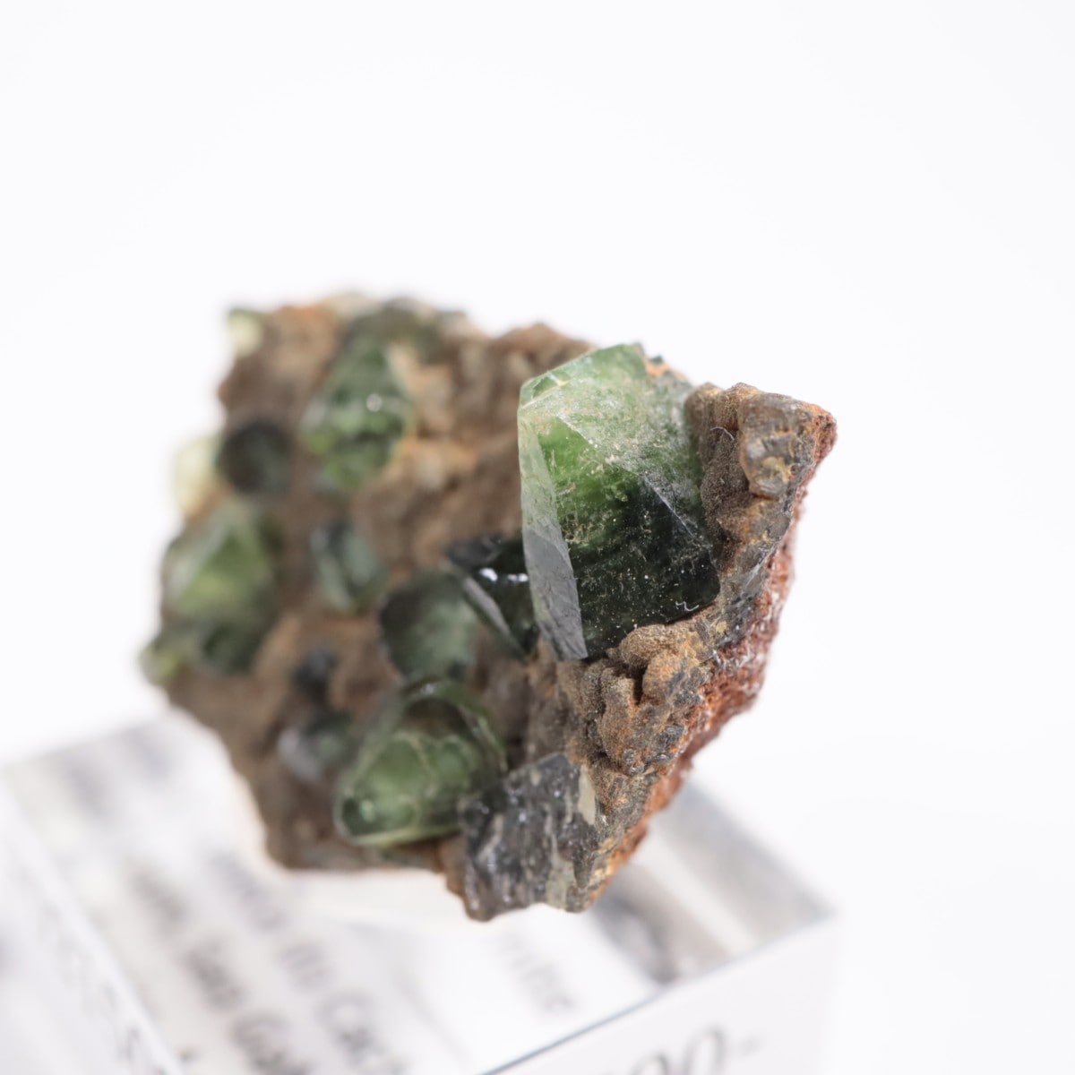 希少鉱物ラドラマイト　(Ludlamite) ラドラマイト宝石：特性、意味、価値など