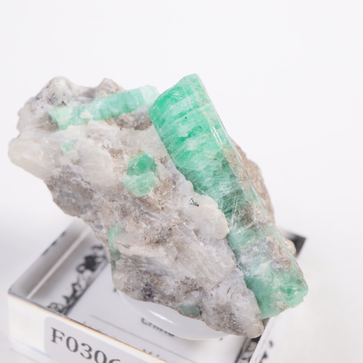 エメラルド色　 網目と鶴の壺 エメラルド色 網目と鶴の壺