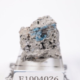 【鉱物標本】アウインの結晶約2gと標本 ドイツ産 アウインの結晶約2gと標本 ドイツ産