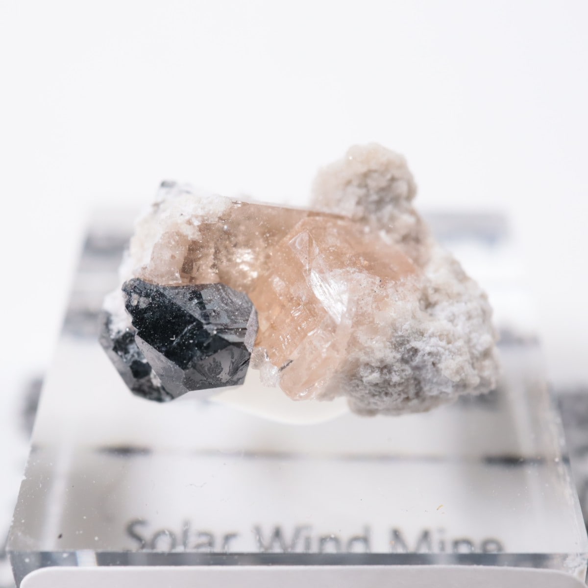 ソーラーウィンド鉱山 トパーズ、ビクスビアイト | 鉱物標本,タ行