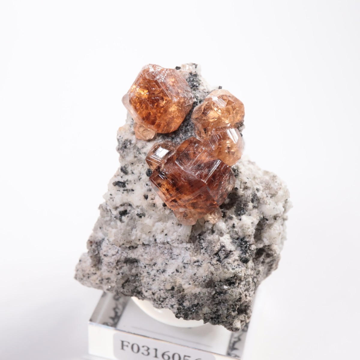 グロッシュラーガーネット　ジェフリー　カナダ　鉱物標本　原石 カナダ ケベック州 Jeffrey Mine産 グロッシュラーガーネットの