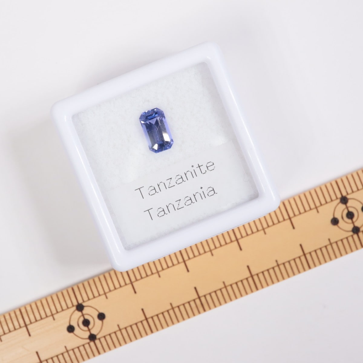 ���󥶥˥��������󥶥ʥ��ȡ�0.82ct