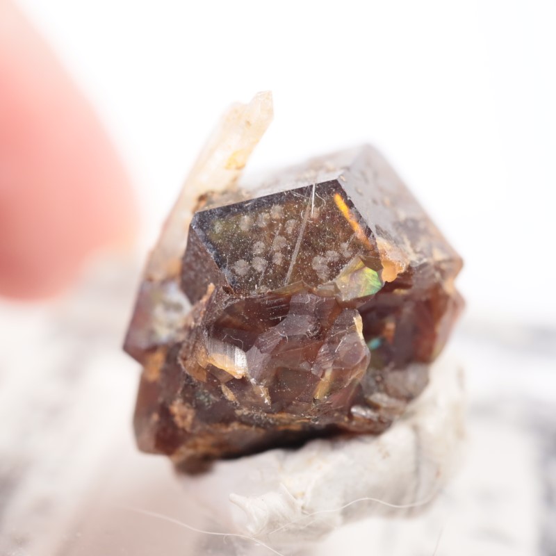 国産鉱物　灰鉄柘榴石母岩付き標本　レインボーガーネット　奈良県産 奈良県産 レインボーガーネット | 鉱物標本,カ行,ガーネット