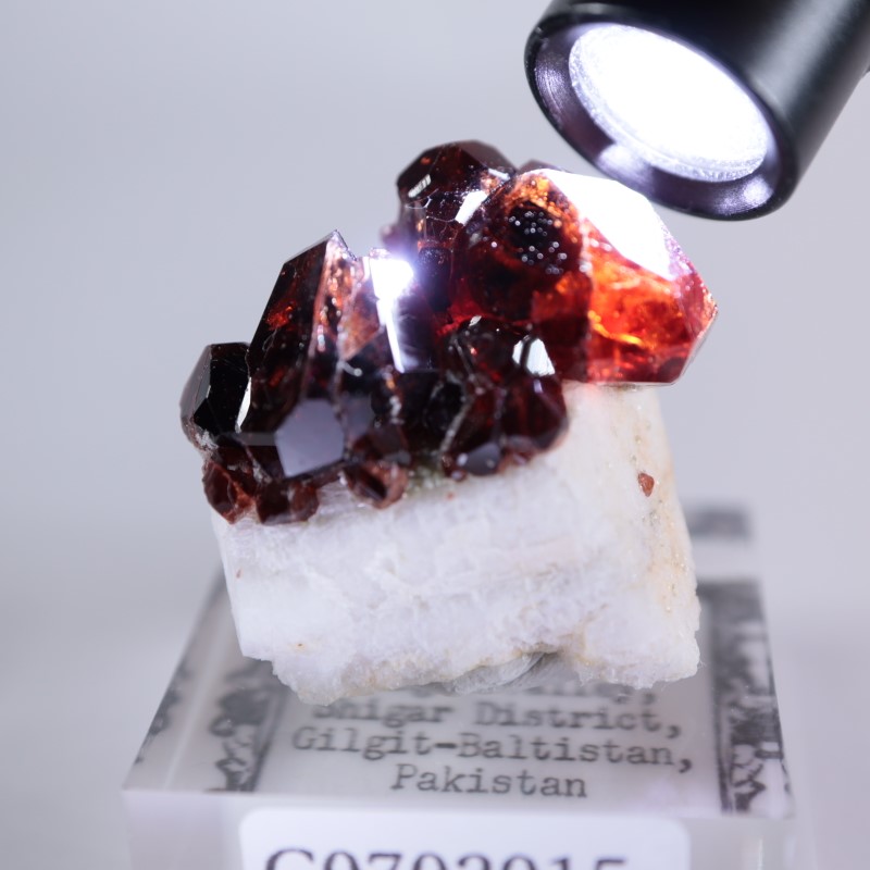 パキスタン産　アクアマリン　スペサルティンガーネット　共生 スペサルティン on アクアマリン (spessartine on aquamarine