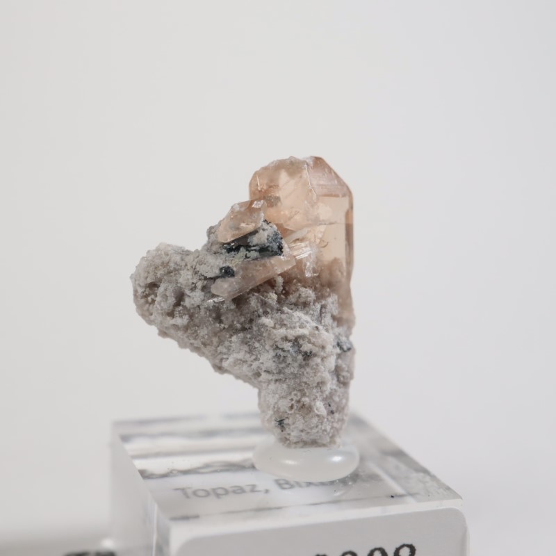 ユタ州産 トパーズ、ビクスビアイト | 鉱物標本,タ行,トパーズ/黄玉