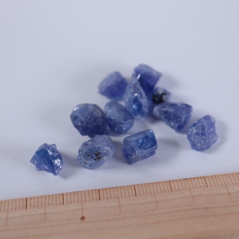 タンザナイト（ゾイサイト）原石　鉱物標本　天然石 ほたみね鉱物缶（タンザナイト入り） | 鉱物標本,タ行,タンザナイト