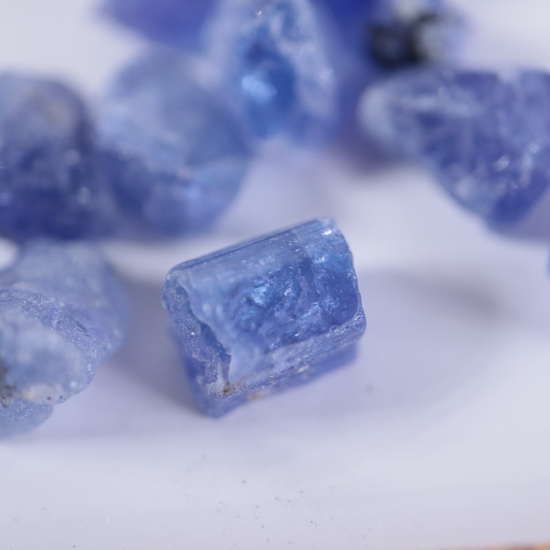 ほたみね鉱物缶（タンザナイト入り） | 鉱物標本,タ行,タンザナイト