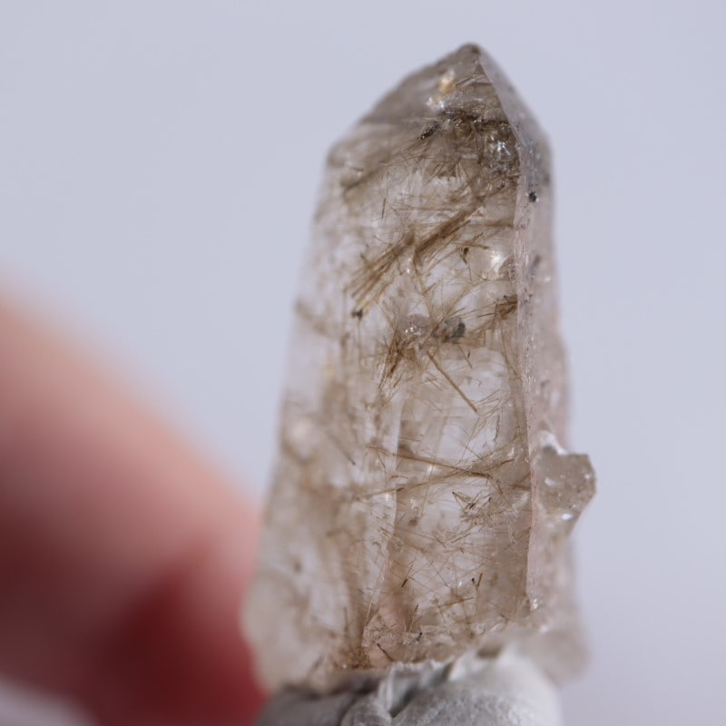 国産鉱物　山梨220g 塩山竹森山　天然水晶　　トルマリン入り水晶　早い者勝ち 国産鉱物 山梨県 塩山竹森山 天然水晶 虹入り トルマリン入り水晶