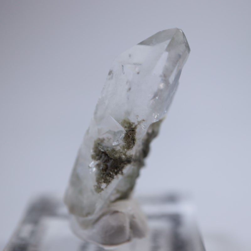 グレー水晶　パキスタン産 パキスタン産 クローライトインクォーツ | 鉱物標本,カ行