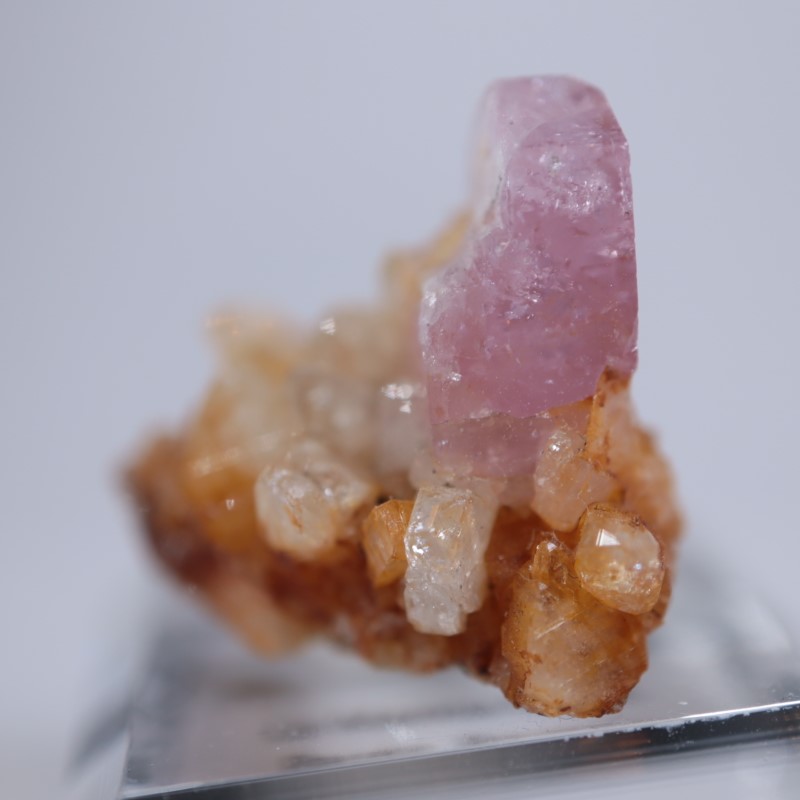 鉱物標本 ピンクアパタイト 燐灰石 パキスタン産 母岩付き 原石 大型標本 鉱物標本 ピンクアパタイト 燐灰石 パキスタン産 母岩付き 原石