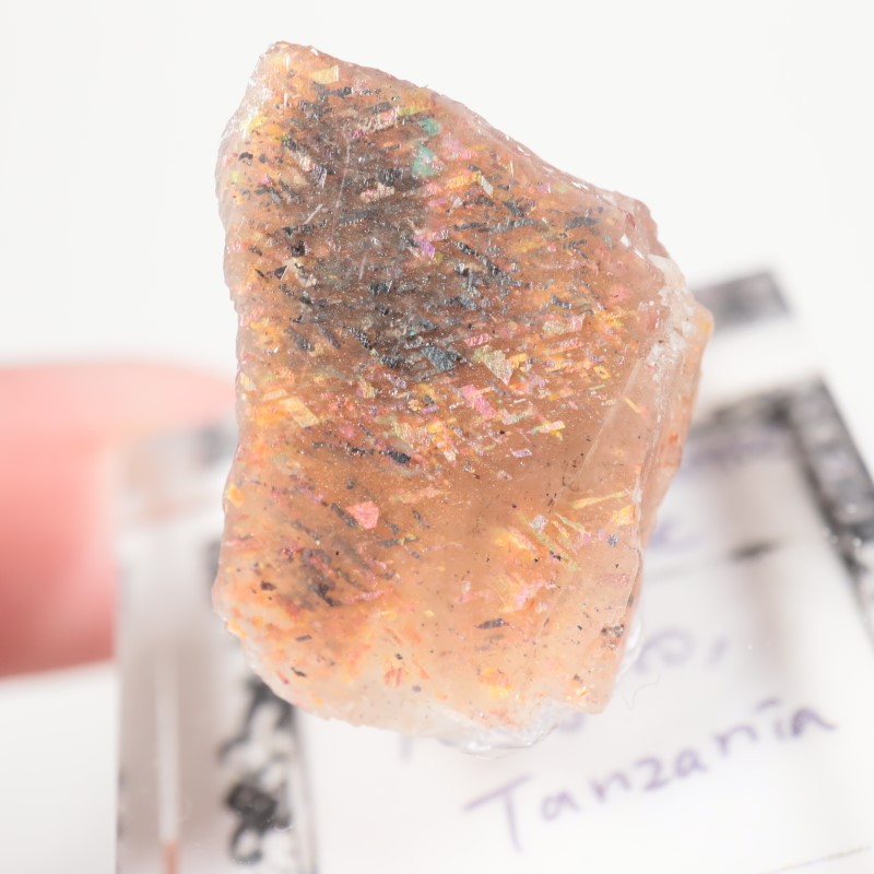タンザニア産レインボーラティスサンストーン　原石　約257カラット オーストラリア産レインボーラティスサンストーン 0.879ctルース