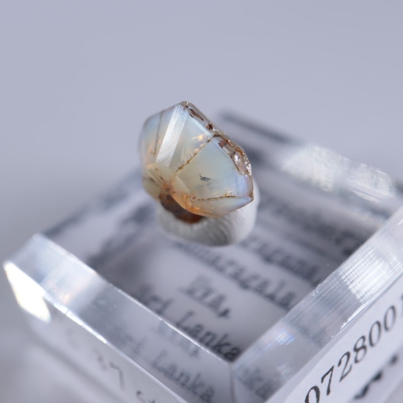 【鉱物標本】スリランカ産クリソベリル スリランカ産クリソベリル輪座双晶｜ファインミネラル