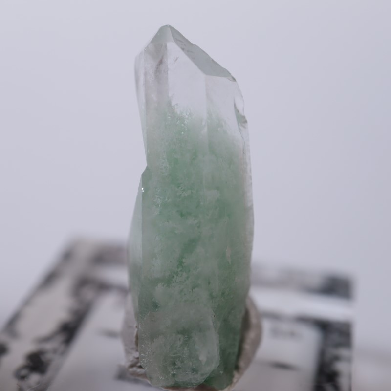 マダガスカル産 フックサイトインクォーツ | 鉱物標本,カ行