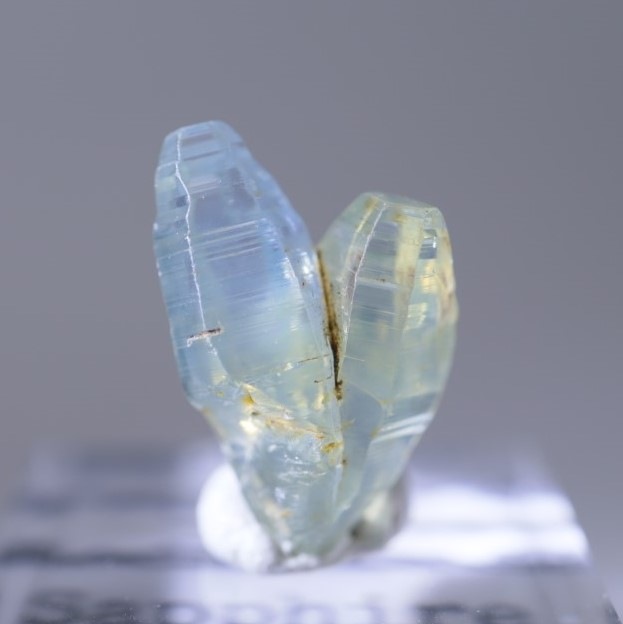 鉱物標本】コランダム 原石 スリランカ産