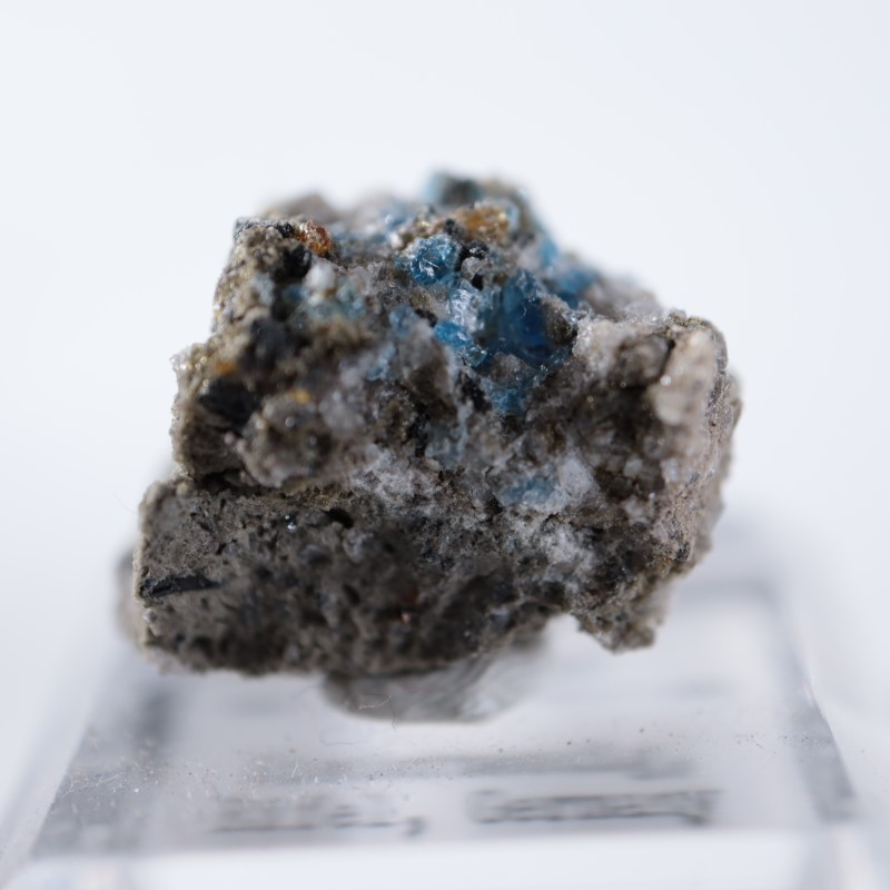 【鉱物標本】アウインの結晶約2gと標本 ドイツ産 アウイン【Hauyne】ドイツ産 | PEANUTS MINERALS