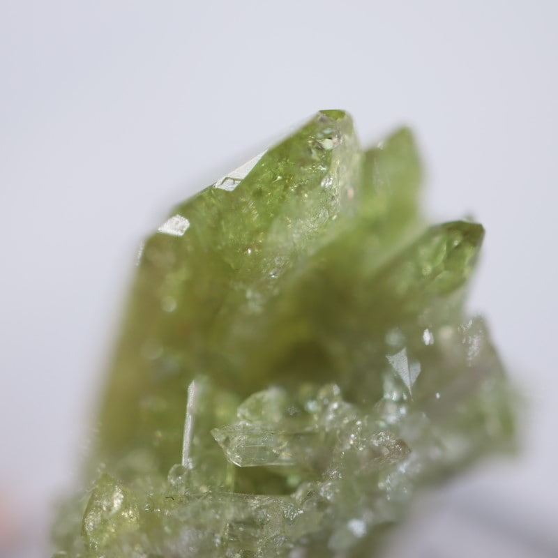 カナダ産　ベスビアナイト　Vesuvianite カナダ産 ベスビアナイト – 天然石ハッピーギフト