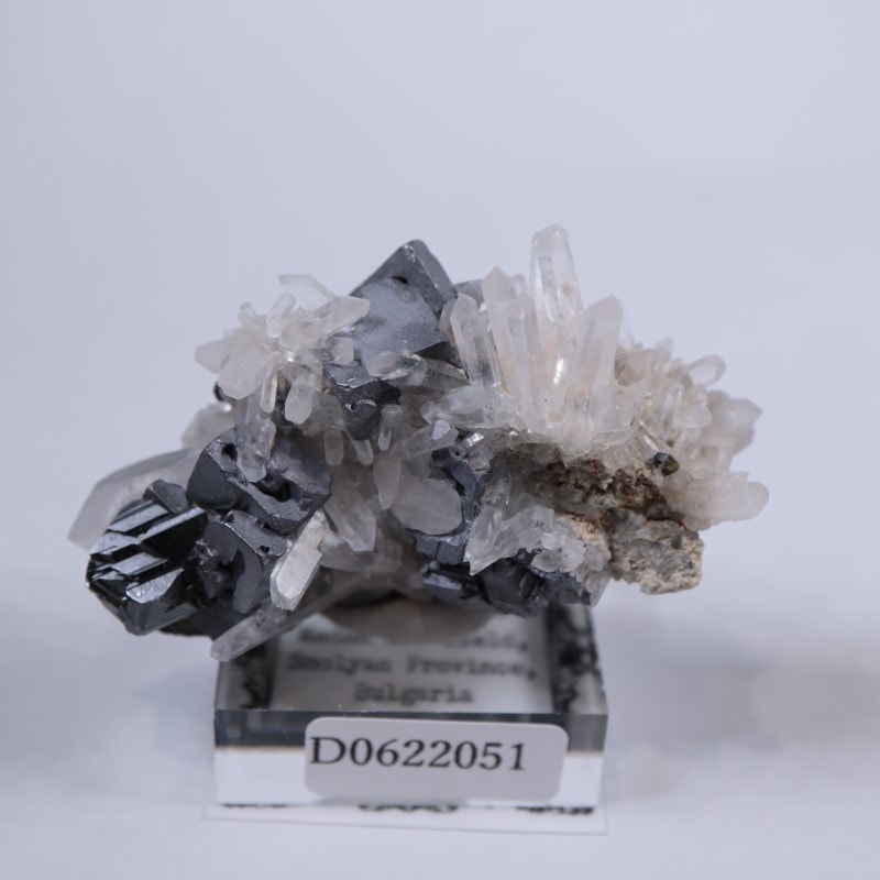 ブルガリア産 水晶クラスター 小さな冬山 氷質 フロスト水晶 希少標本 ブルガリア産 水晶、ガレナ、スファレライト | 鉱物標本,カ行,クォーツ