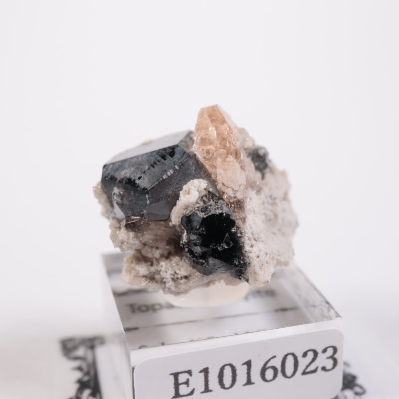 Solar Wind鉱山 トパーズ、ビクスビアイト | 鉱物標本,タ行,トパーズ