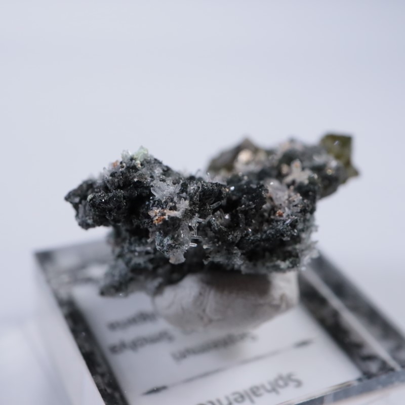 スファレライト ③ 純閃亜鉛鉱 ブルガリア産 鉱物標本 スファレライト 純閃亜鉛鉱 ブルガリア産 鉱物標本 - メルカリ