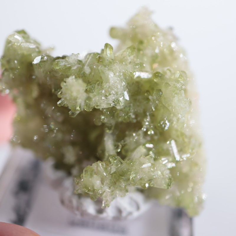 カナダ産　ベスビアナイト　Vesuvianite カナダ産 ベスビアナイト – 天然石ハッピーギフト