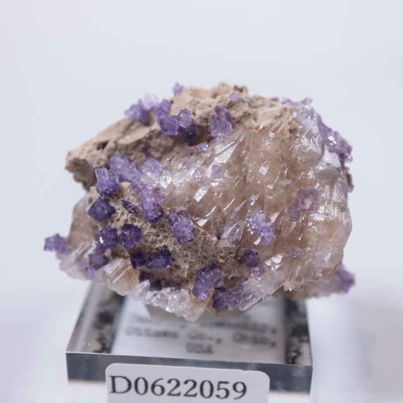 カムイセット　カルセドニー 石器　訳あり⚠　矛 とフローライト蛍石六角柱 模写 カムイセット カルセドニー 石器 訳あり⚠ 矛 とフローライト蛍