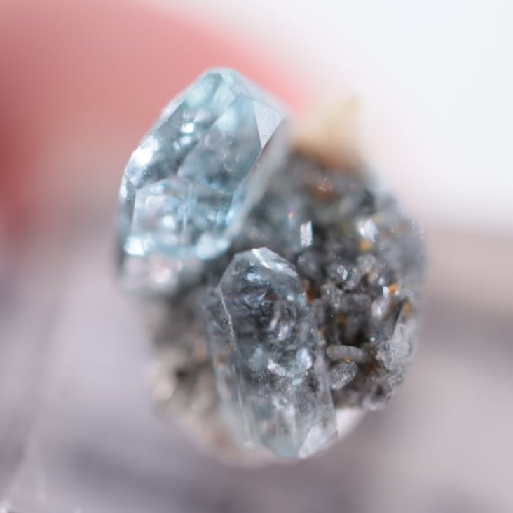 【鉱物標本】ユークレース 母岩付 コロンビア産 鉱物標本】ユークレース 母岩付 コロンビア産